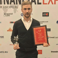 (4) В начале ноября текущего года в Москве состоялась традиционная финансовая выставка, на которой проходило награждение лучших брокеров России.  Брокер Grand Capital получил престижную награду «Лучшие технологии для трейдинга». Причем это далеко не первая награда. В прошлом году компания удостоилась номинации «Лучший ECN брокер», ещё ранее компания удостаивалась звания «Лучший Микро Брокер» и «Лучший Брокер Бинарных Опционов».  Станислав Ванеев, генеральный директор Grand Capital: «Эффективная конкуренция бизнеса в финансовой индустрии – это прежде всего конкуренция технологий. Чем удобнее сервисы, чем лучше они отвечают реалиям рынка и потребностям трейдеров, тем у компании выше шансы стать для своих клиентов брокером №1. В минувшем году было много успешных проектов, а многое ещё впереди. Главное, мы видим направление движения. И эта премия – показатель того, что мы всё делаем правильно». 